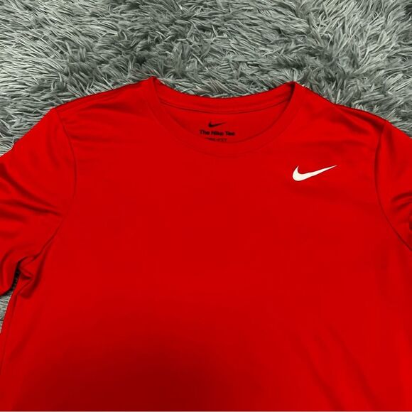 The Nike Tee Red Short Sleeve Shirt Size Large - Picture 2 of 7